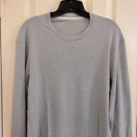 Lululemon Men’s Heathered Gray Long Sleeve Men’s Tee - Picture 3 of 6